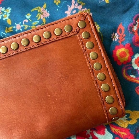 Brand New Genuine Leather Brown Wallet Gold Tone Vintage Studs Zip Around Wallet - Picture 4 of 13